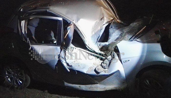Τρομακτικό τροχαίο στην Κρήτη με αυτοκίνητο που καρφώθηκε σε δέντρο (εικόνες)